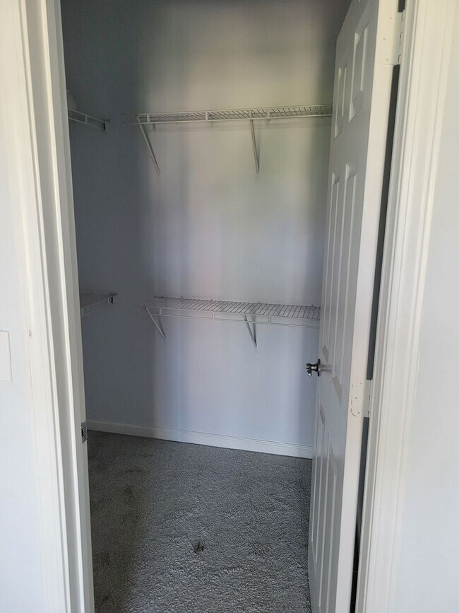 Building Photo - 3 Bedroom Beautiful Condo in Mirabella Com...