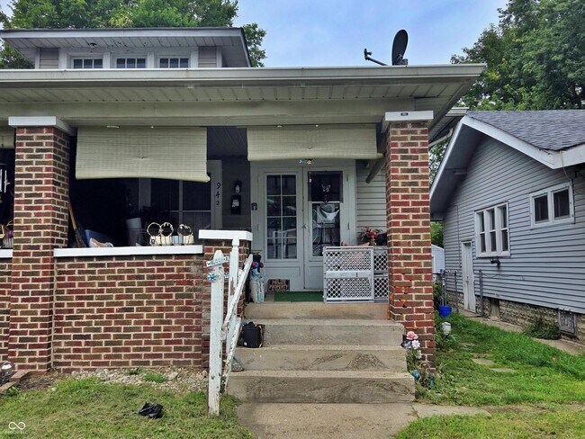 Building Photo - 942 N Bradley Ave