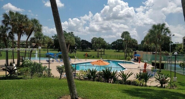 Building Photo - 6921 Environ Blvd