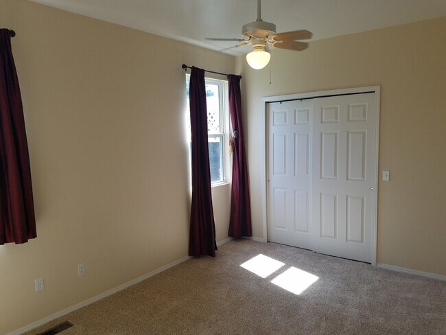 Building Photo - Fantastic home in Charleston Place, 4-bedroom, 3 bath, 2 car!