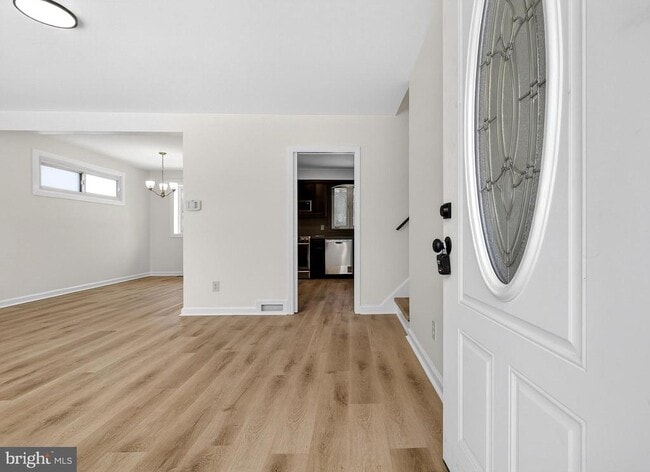 Building Photo - 154 Valleybrook Rd E