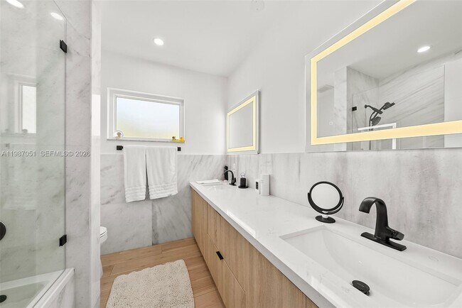 Building Photo - 424 Alamanda Dr