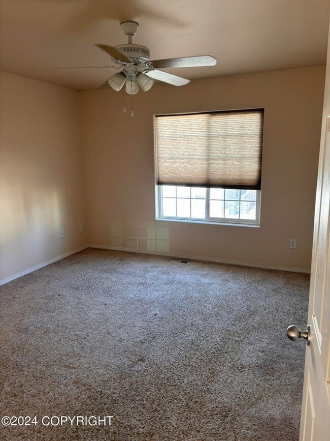 Building Photo - 2 Bed UMED Townhouse