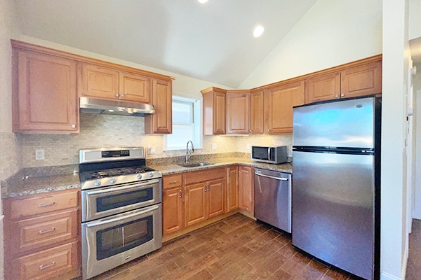 Building Photo - 23 Lambert St