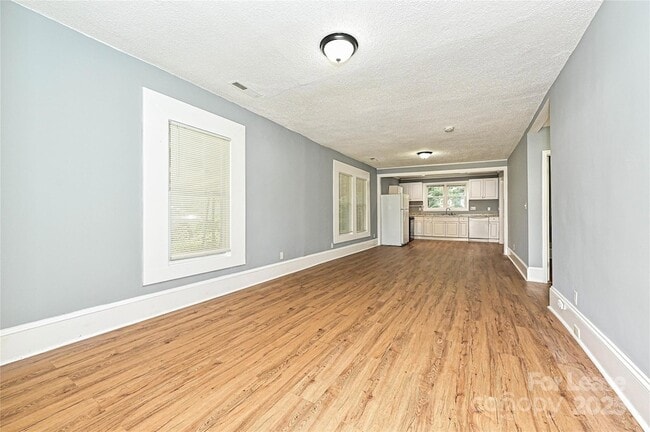 Building Photo - 419 Lakewood Ave