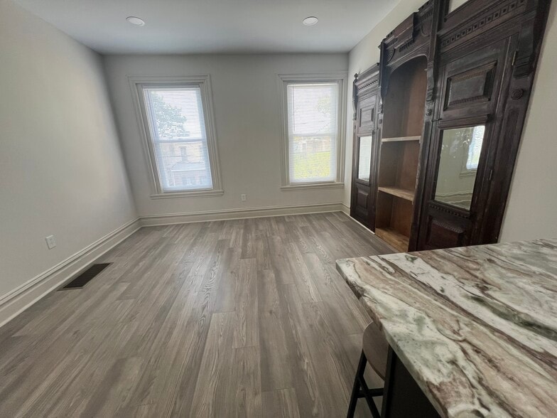 Building Photo - 1725 N 27th St