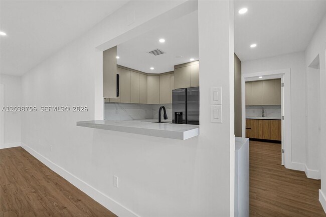 Building Photo - 8201 SW 42nd St