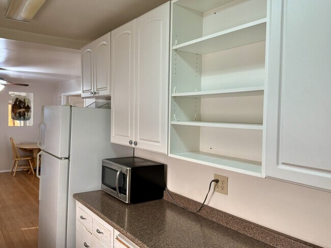 Building Photo - 385 Fir St