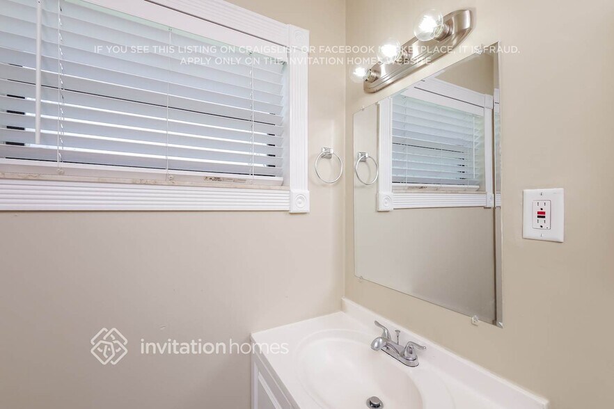 Building Photo - 3111 NE 9th Ave