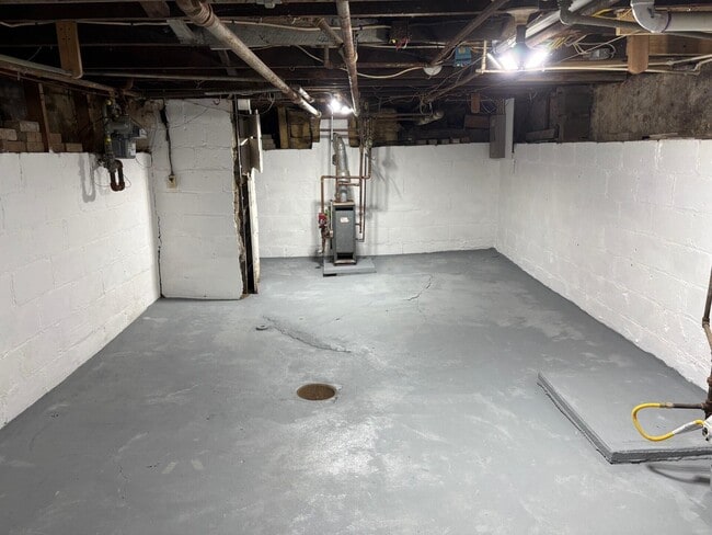 Building Photo - 2756 Latonia Ave