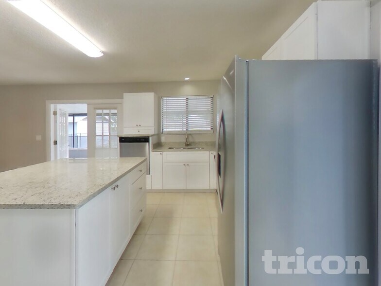 Building Photo - 4963 Beige St