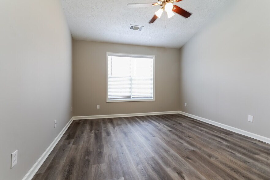 Building Photo - 25 Karen Camille Dr NW