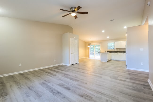 Building Photo - Charming 3 Bedroom Greenville Home