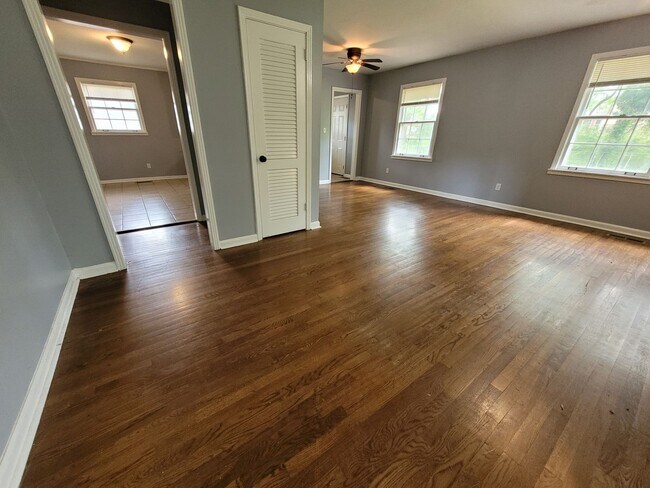 Building Photo - Huntsville