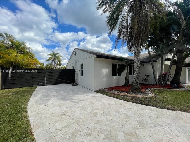 Building Photo - 4960 SW 119th Ave