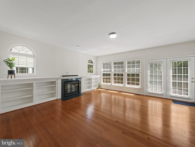 Building Photo - 43103 Lake Ridge Pl