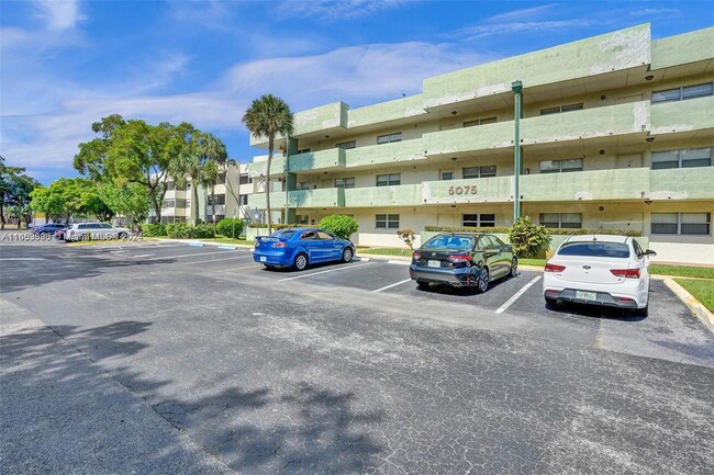 Building Photo - 6075 N Sabal Palm Blvd