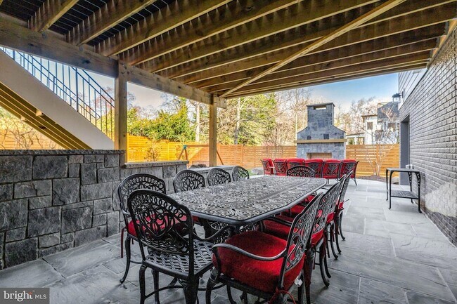 Building Photo - 1100 Balls Hill Rd