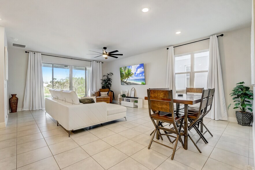 Building Photo - 362 Sofia Ln