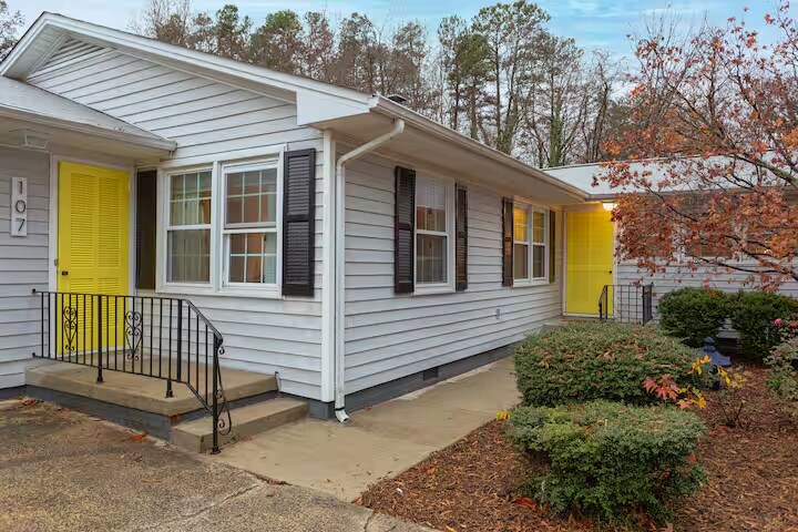 Building Photo - 107 S Wyrick St