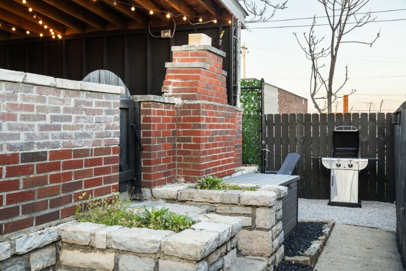 Building Photo - 1027 W 6th Ave