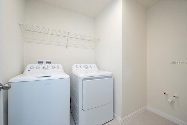 Building Photo - 2400 Avian Loop