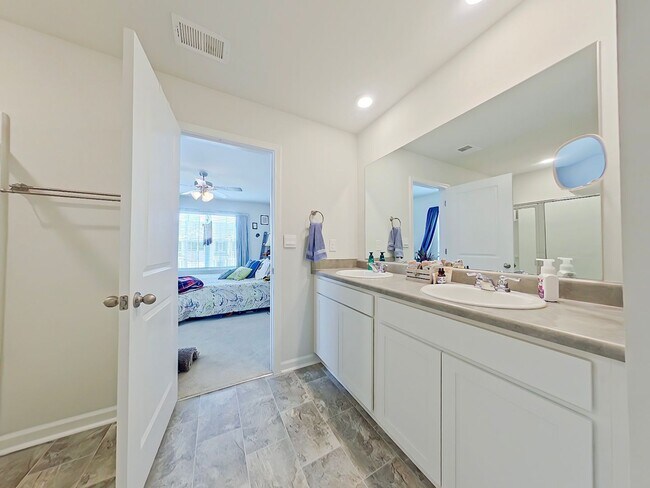 Building Photo - End Unit Townhome in Graniteville, SC!