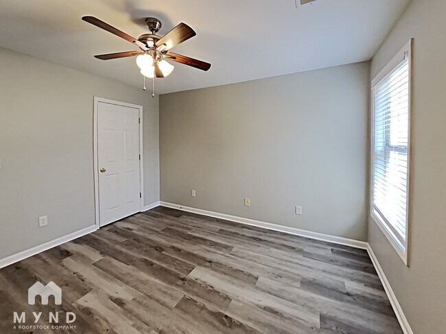 Building Photo - 1557 Silver Ridge Dr SW