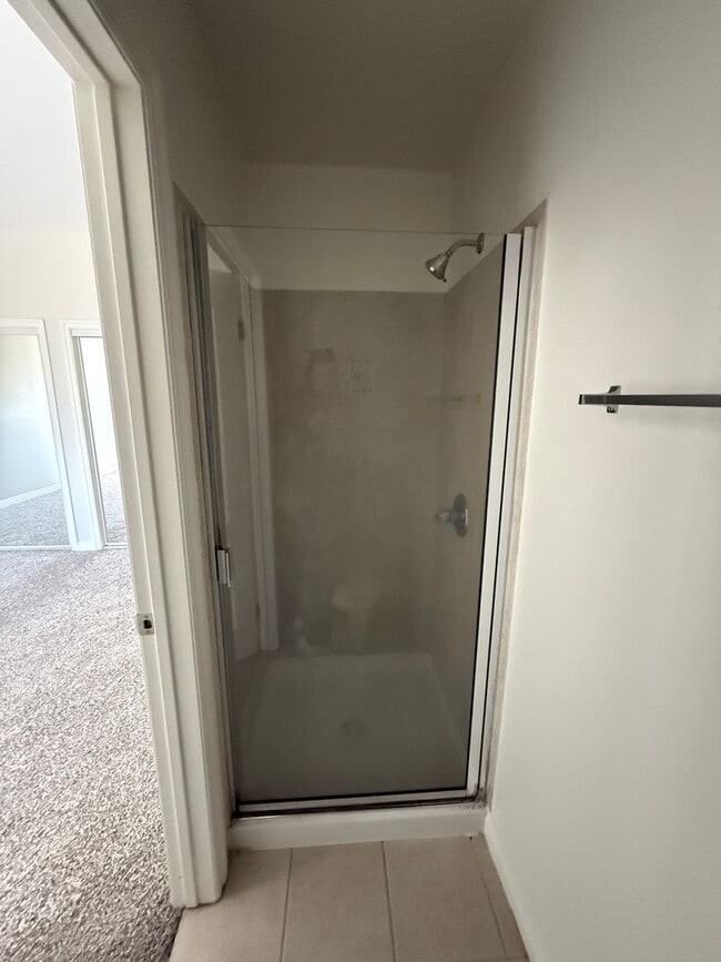 Building Photo - Very large 2 + 2 1/2 townhouse in Northridge