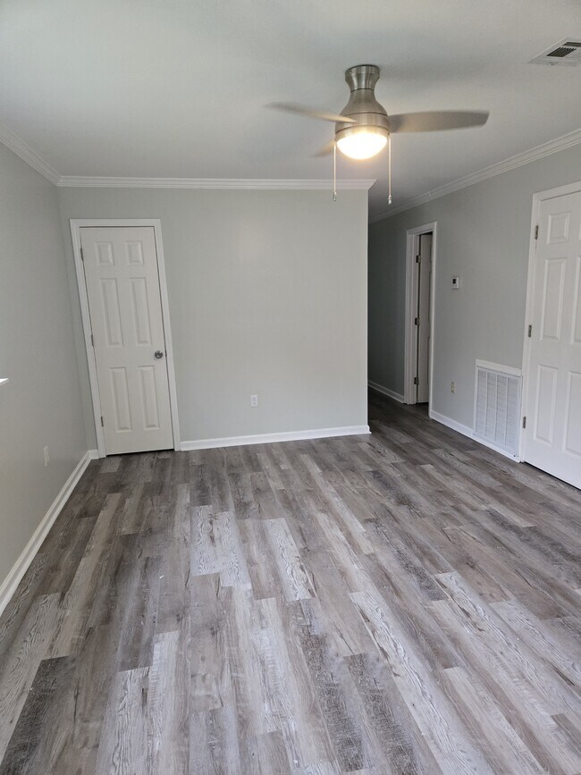 Building Photo - 1137 Madeline Ave