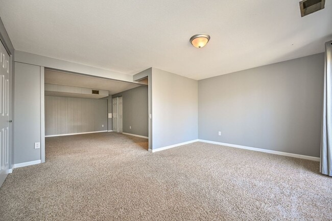 Building Photo - 3 Bedroom Manchester Condo