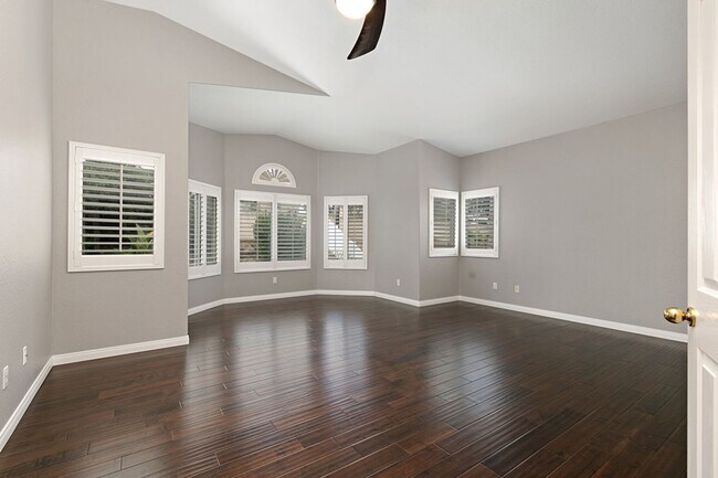 Building Photo - Large Beautiful Home in the Missions