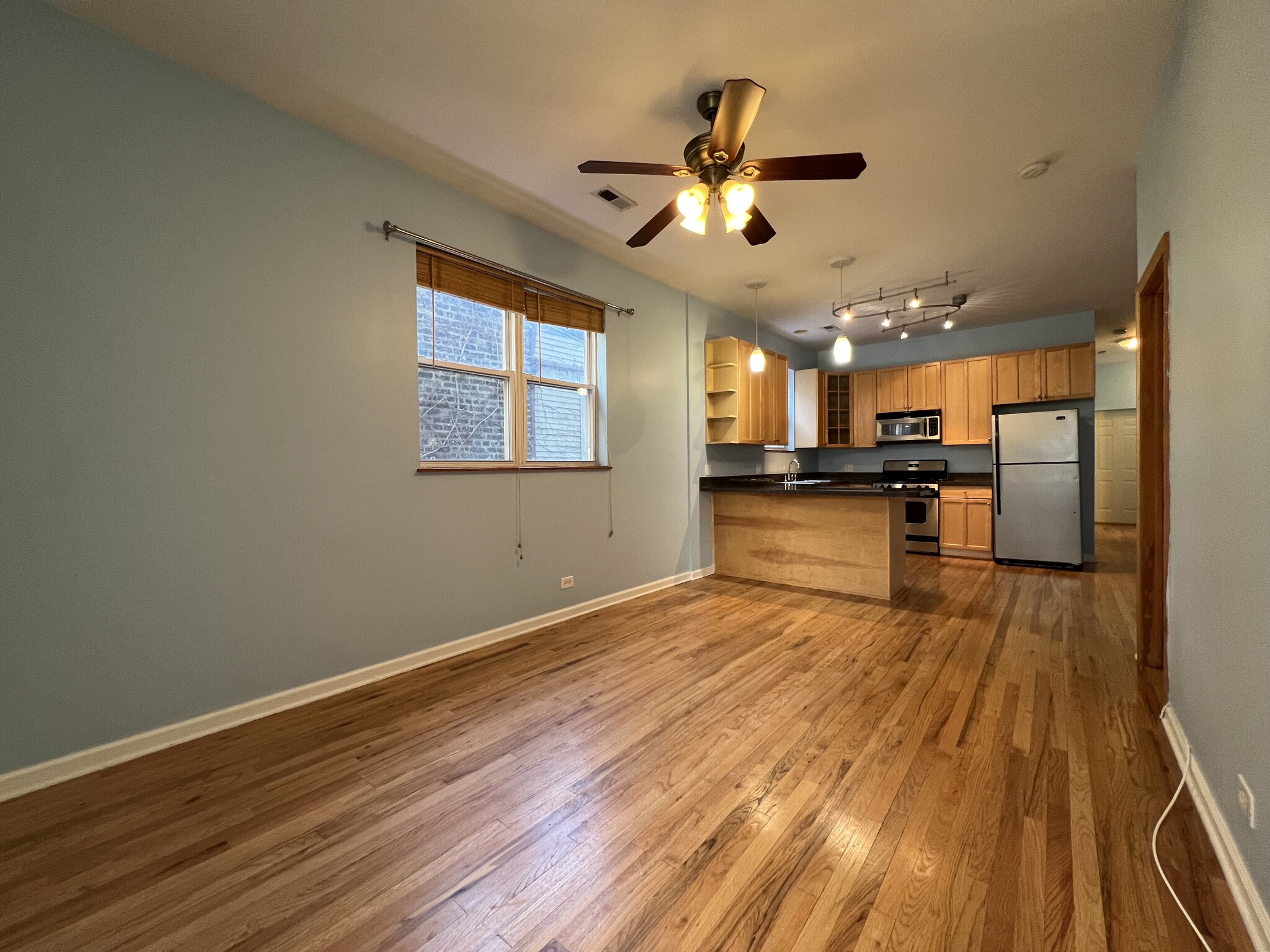 Open Concept Dinning & Kitchen - 905 N Racine Ave