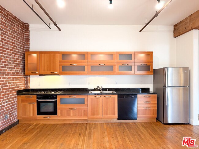 Building Photo - 215 S Santa Fe Ave