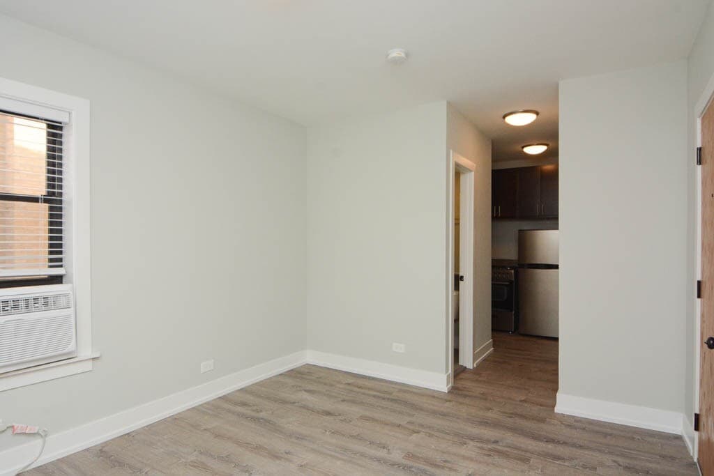 Building Photo - 423 W Belden Ave