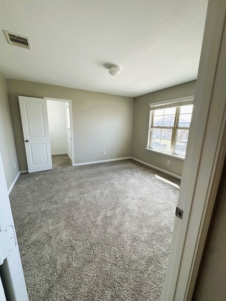 Building Photo - 615 Calm Ct