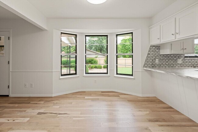 Building Photo - Modern Details and Interiors to a sought-a...