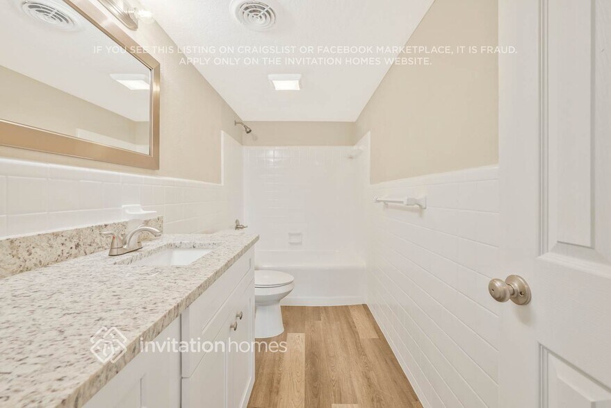 Building Photo - 2412 Martinwood Dr