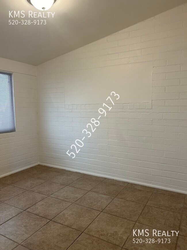 Building Photo - 5126 E Bellevue St