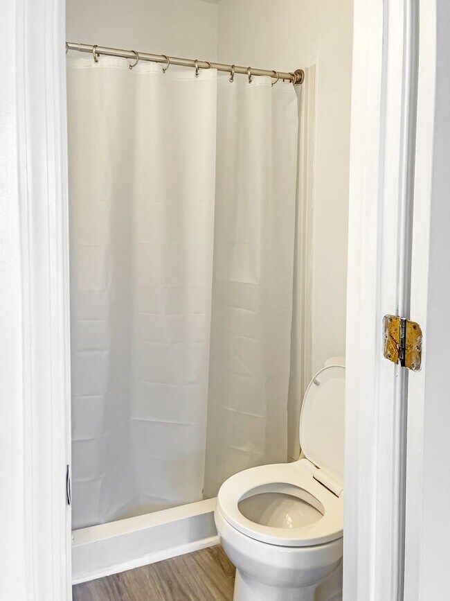Building Photo - Updated 2-Bedroom Home in Henrico with Pat...