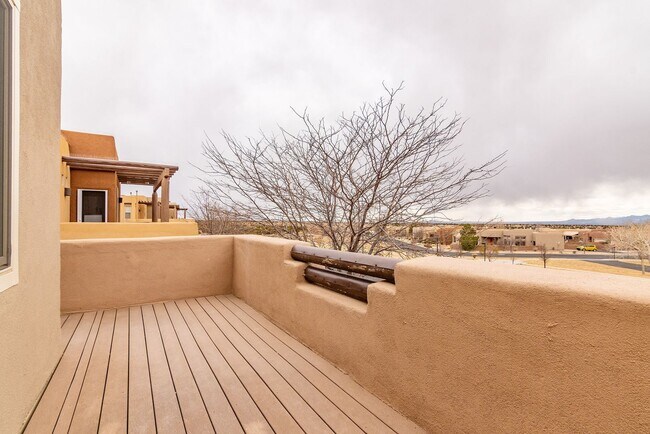Building Photo - 7 E Saddleback Mesa
