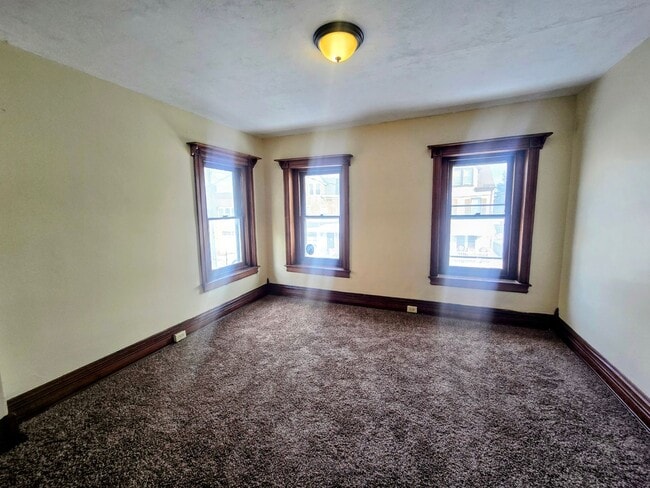 Building Photo - 916 Washington St