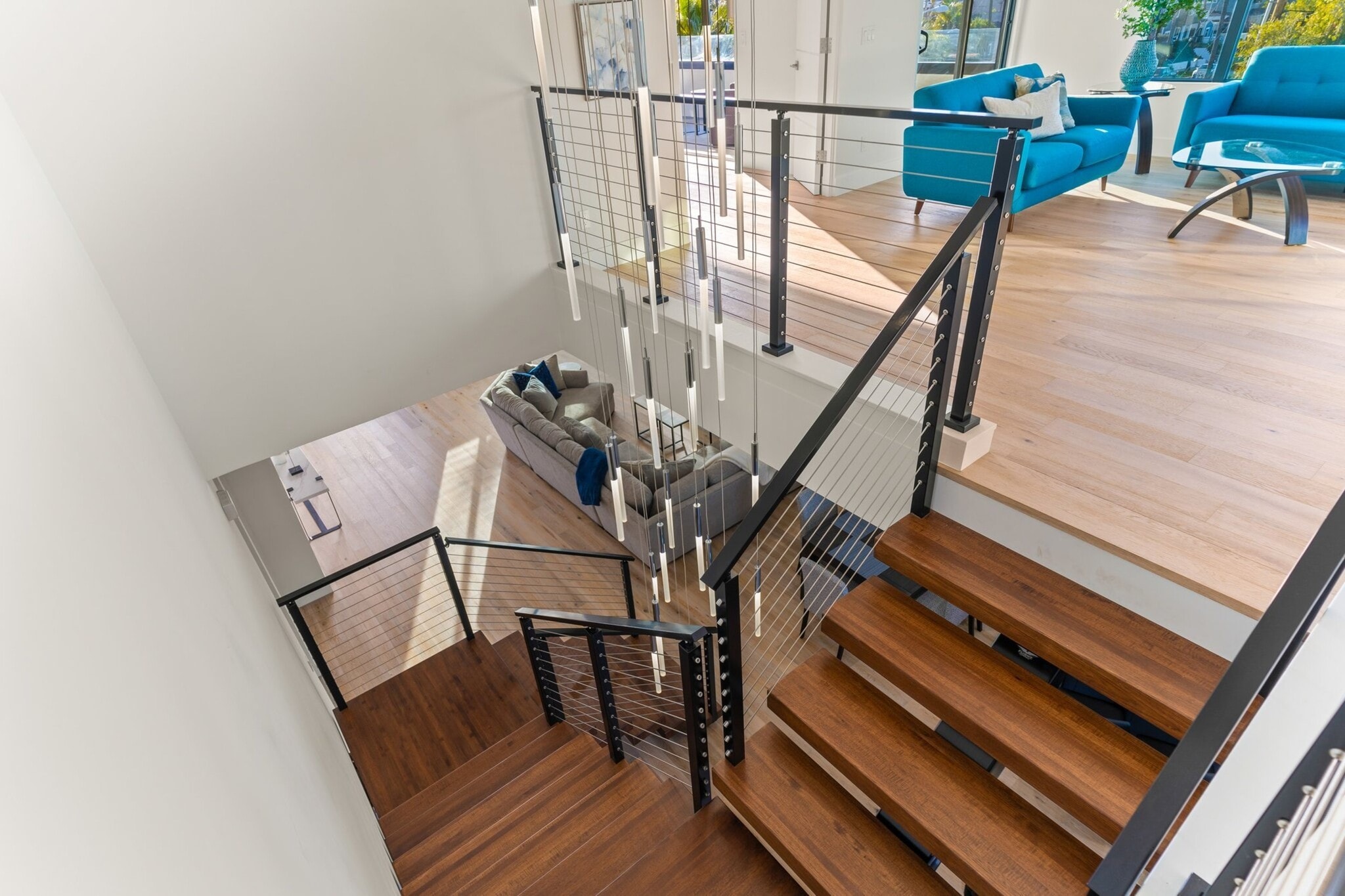 21-Light Hanging Chandelier - 4386 Newport Ave
