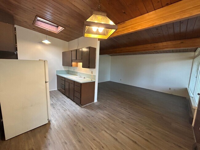 Building Photo - MOORE