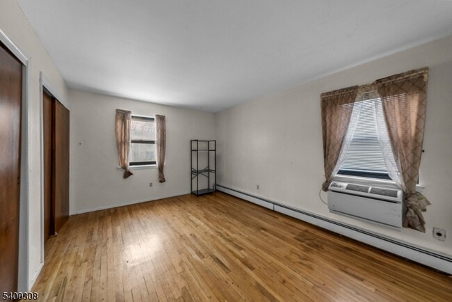 Building Photo - 401 US-22