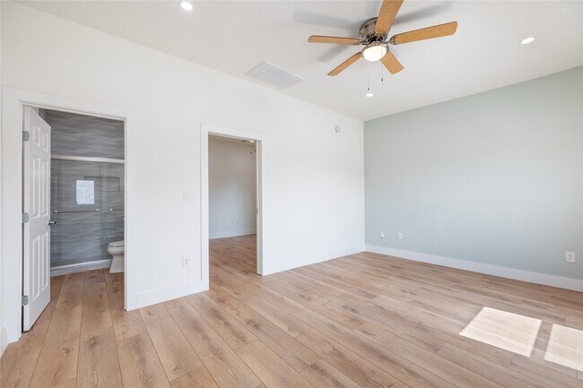 Building Photo - 4710 Ave S