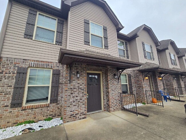 Building Photo - 1771-D SPRING WATER DR, CLARKSVILLE, TN 37040