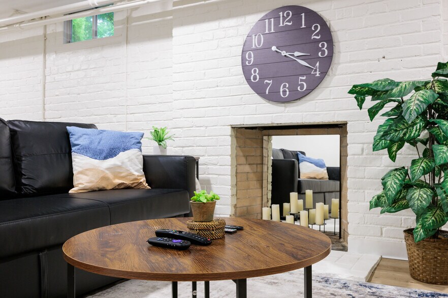 Building Photo - 7218 Monument Ave