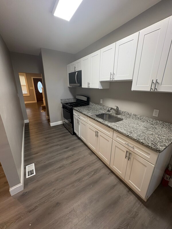 Building Photo - 3715 Oakmont Ave