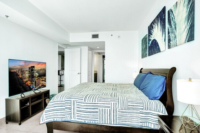 Building Photo - 2641 N Flamingo Rd